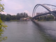 Pont qui enjambe le Rhin à la frontière des 3 pays