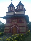 Eglise du village et sa jolie porte
